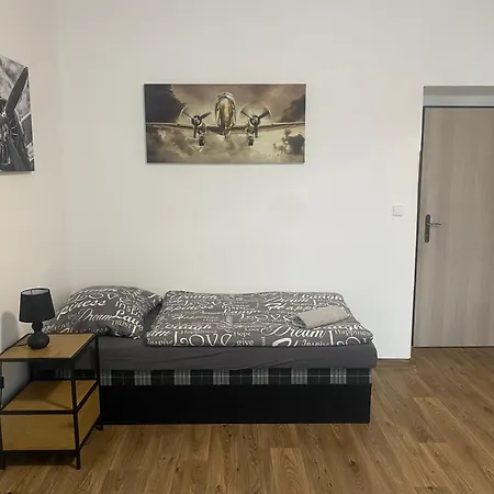 Cerna Ruze - 3 *