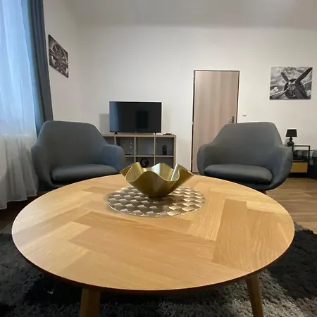 Cerna Ruze - 3 *